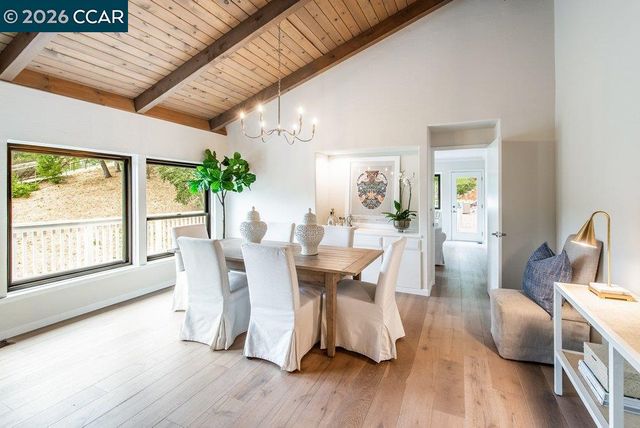 9 Valley Court, Orinda, CA 94563