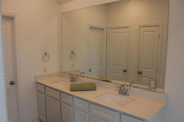 4203 Champlain Way, Iowa Colony, TX 77583