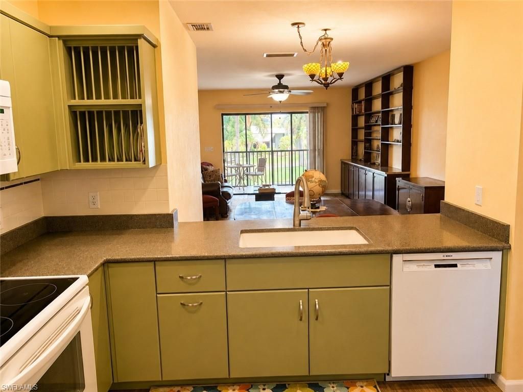 11060 Caravel CIR 201, FORT MYERS, FL 33908 — photo 2