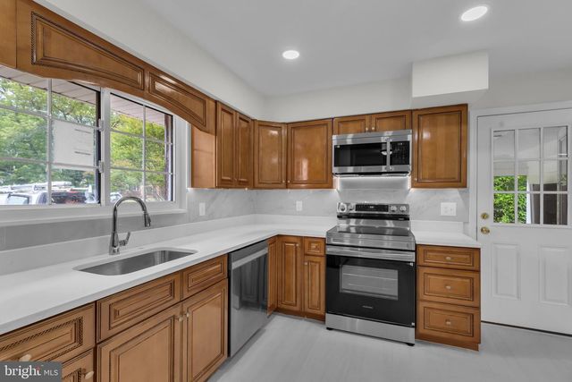 5907 CAMBERLY AVE, Springfield, VA 22150