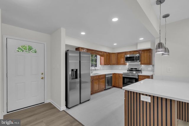 5907 CAMBERLY AVE, Springfield, VA 22150