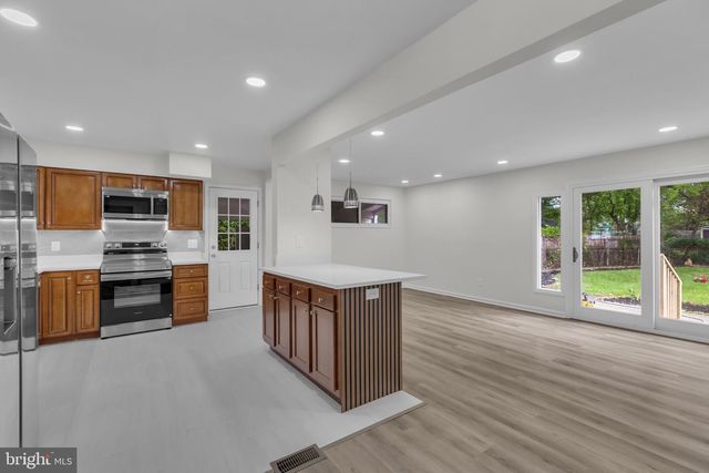 5907 CAMBERLY AVE, Springfield, VA 22150