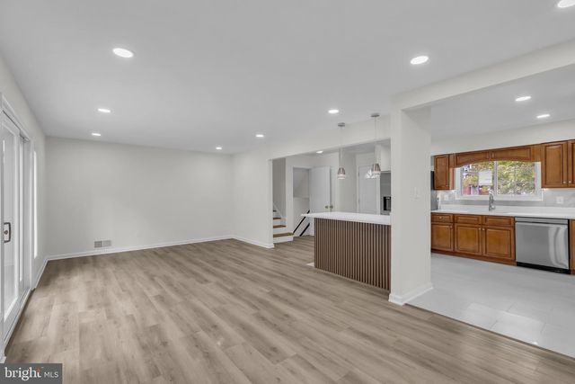 5907 CAMBERLY AVE, Springfield, VA 22150