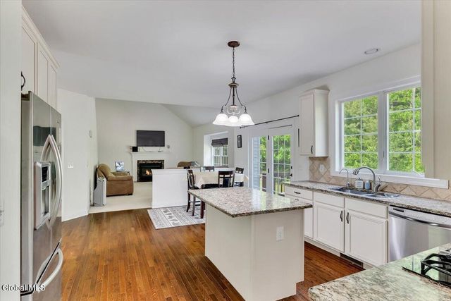 15 Foxhound Circle, Halfmoon, NY 12118