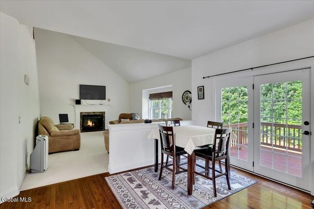 15 Foxhound Circle, Halfmoon, NY 12118