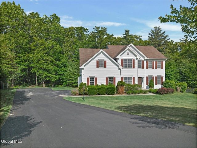 15 Foxhound Circle, Halfmoon, NY 12118
