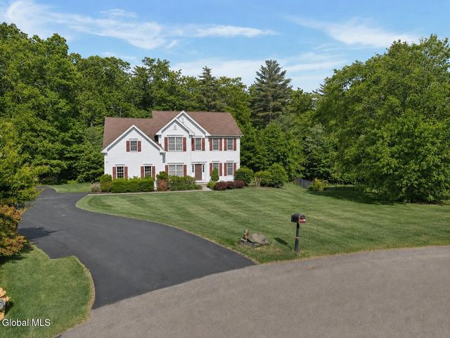 15 Foxhound Circle, Halfmoon, NY 12118