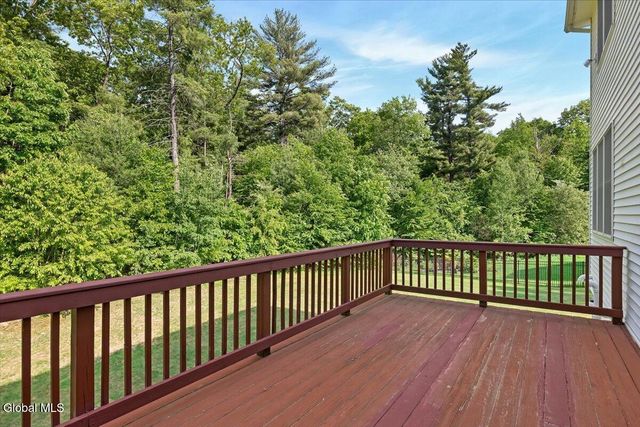 15 Foxhound Circle, Halfmoon, NY 12118