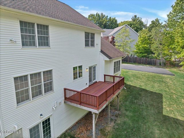 15 Foxhound Circle, Halfmoon, NY 12118