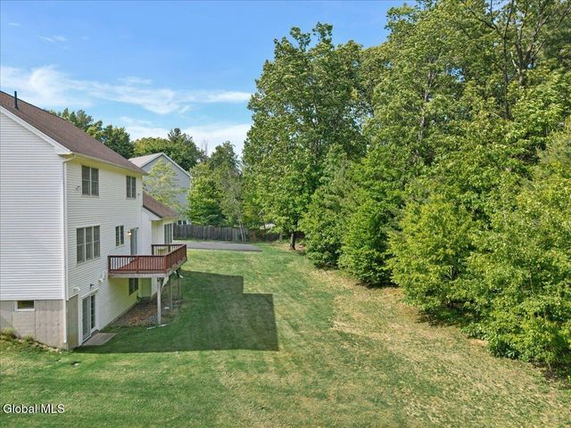 15 Foxhound Circle, Halfmoon, NY 12118