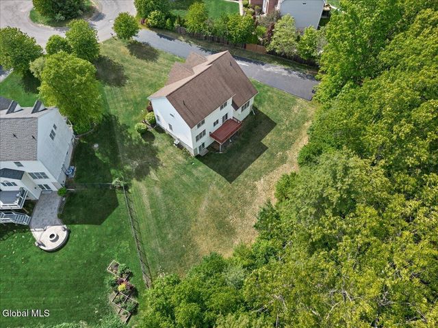 15 Foxhound Circle, Halfmoon, NY 12118
