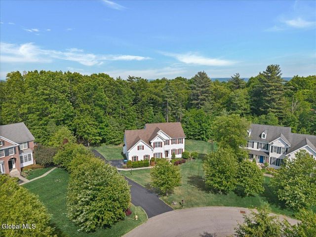 15 Foxhound Circle, Halfmoon, NY 12118