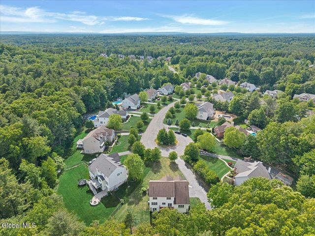 15 Foxhound Circle, Halfmoon, NY 12118