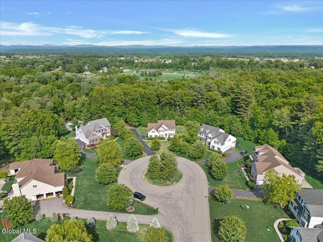 15 Foxhound Circle, Halfmoon, NY 12118