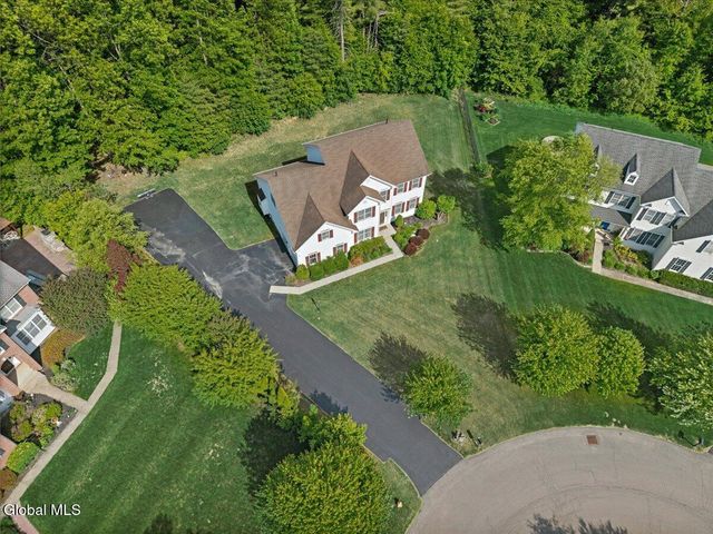 15 Foxhound Circle, Halfmoon, NY 12118