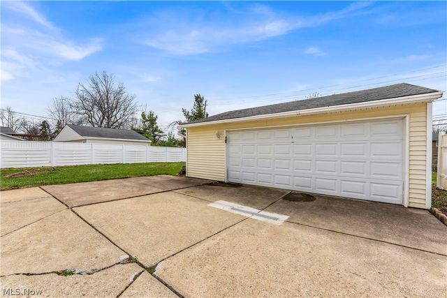 462 Waterbury Drive, Eastlake, OH 44095