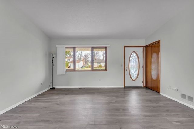 462 Waterbury Drive, Eastlake, OH 44095