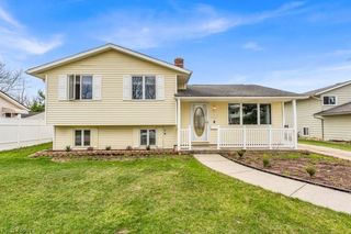 462 Waterbury Drive, Eastlake, OH 44095