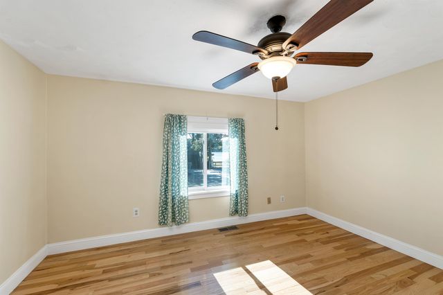 26 Ells Road, Hampstead, NH 03841