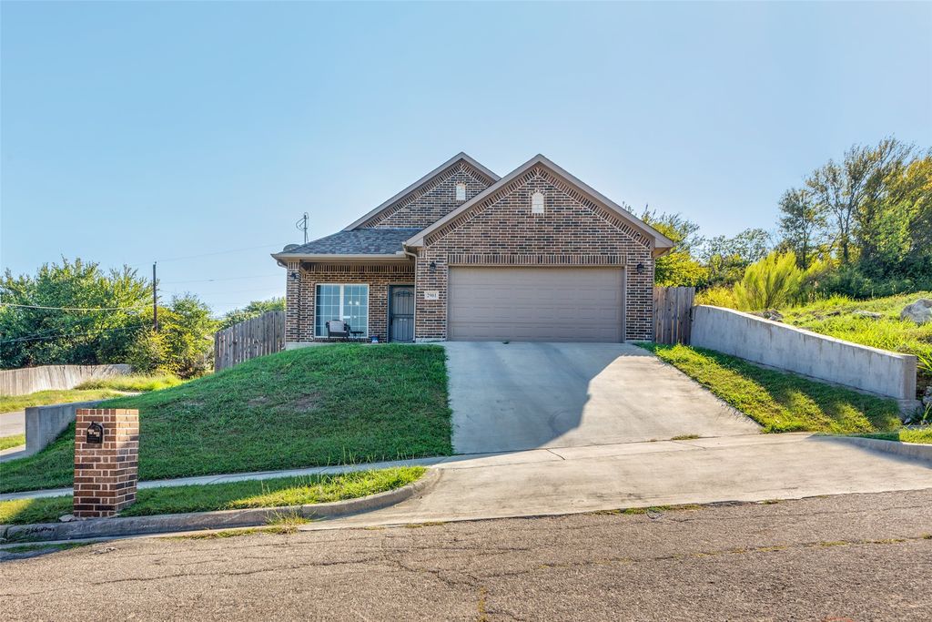 2901 NW 18th Street, Fort Worth, TX 76106