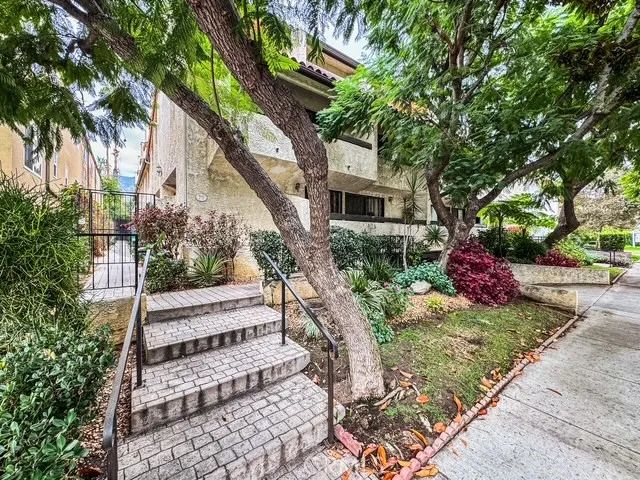 543 W Stocker, Glendale, CA 91202