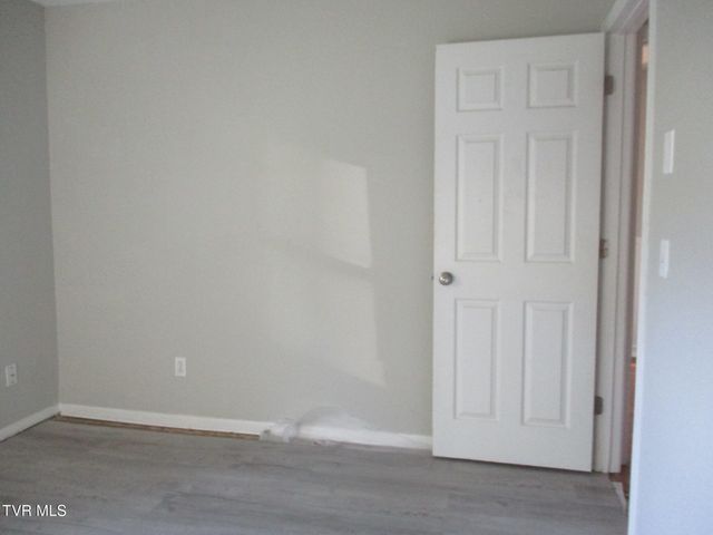 300 Lakeview Circle, Bluff City, TN 37618