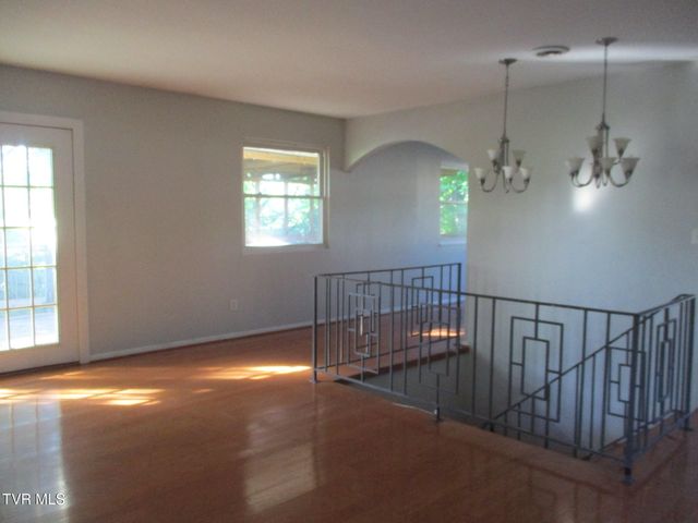 300 Lakeview Circle, Bluff City, TN 37618