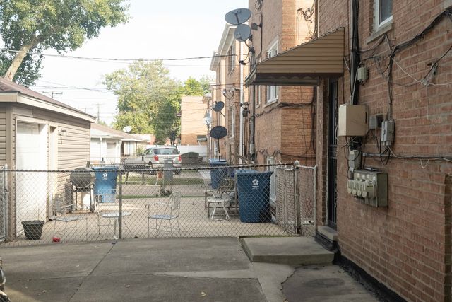 452 Yates Avenue, Calumet City, IL 60409