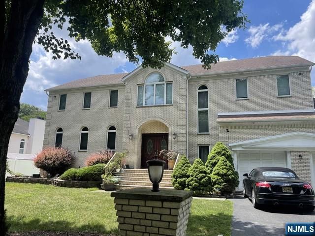 305 Cardinal Place, Paramus, NJ 07652
