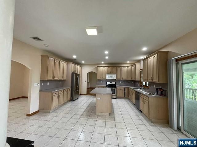 305 Cardinal Place, Paramus, NJ 07652