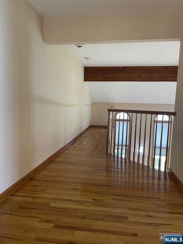 305 Cardinal Place, Paramus, NJ 07652