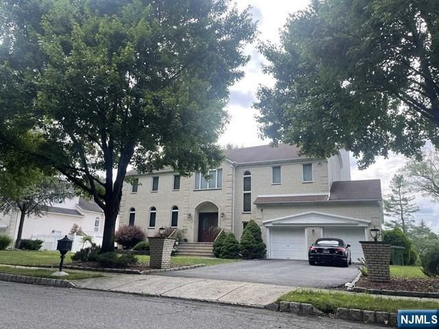 305 Cardinal Place, Paramus, NJ 07652