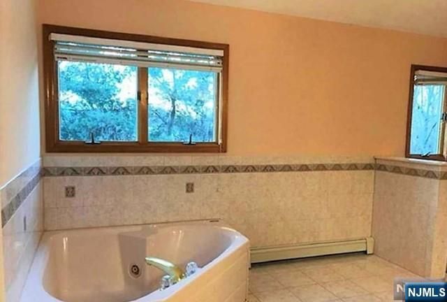 305 Cardinal Place, Paramus, NJ 07652