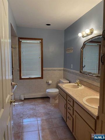 305 Cardinal Place, Paramus, NJ 07652