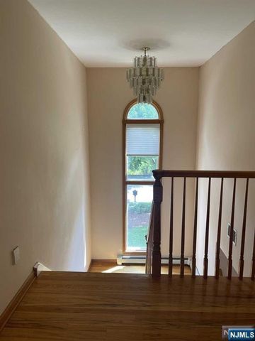 305 Cardinal Place, Paramus, NJ 07652