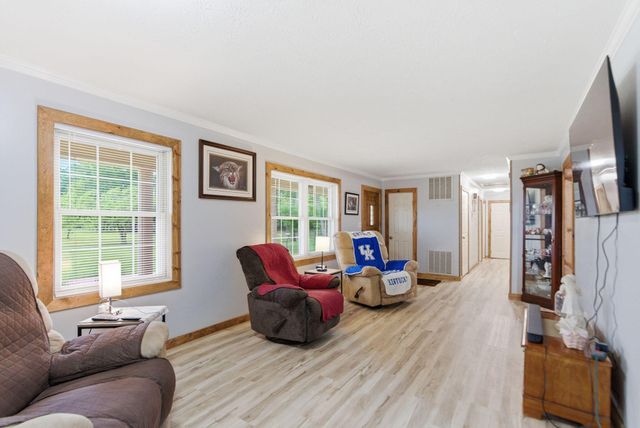 779 College Hill Road, Waco, KY 40385
