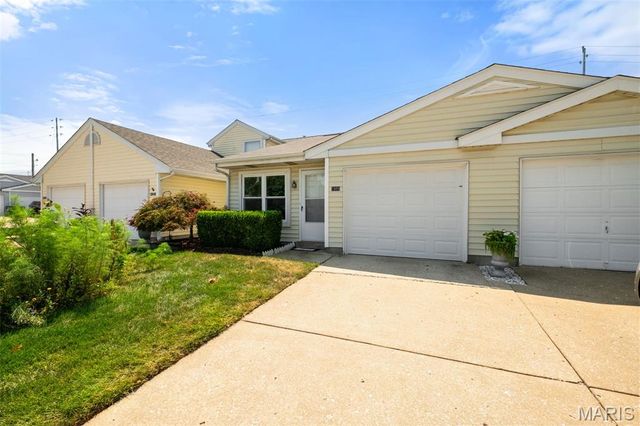 2909 Cloverwoods Lane, St Peters, MO 63376