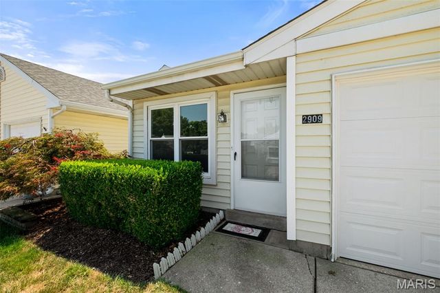 2909 Cloverwoods Lane, St Peters, MO 63376