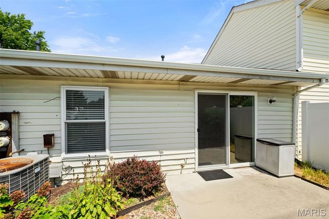 2909 Cloverwoods Lane, St Peters, MO 63376