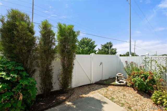 2909 Cloverwoods Lane, St Peters, MO 63376