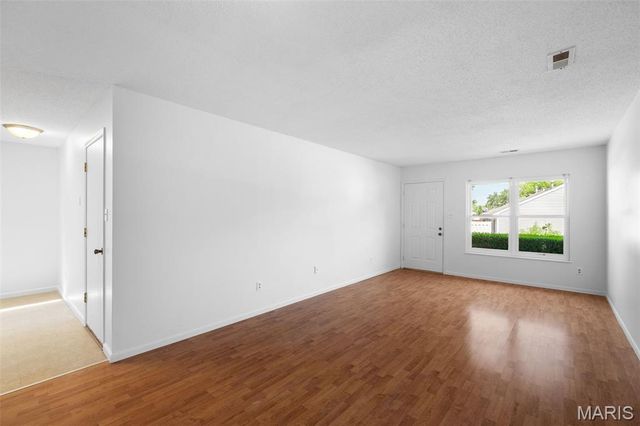 2909 Cloverwoods Lane, St Peters, MO 63376