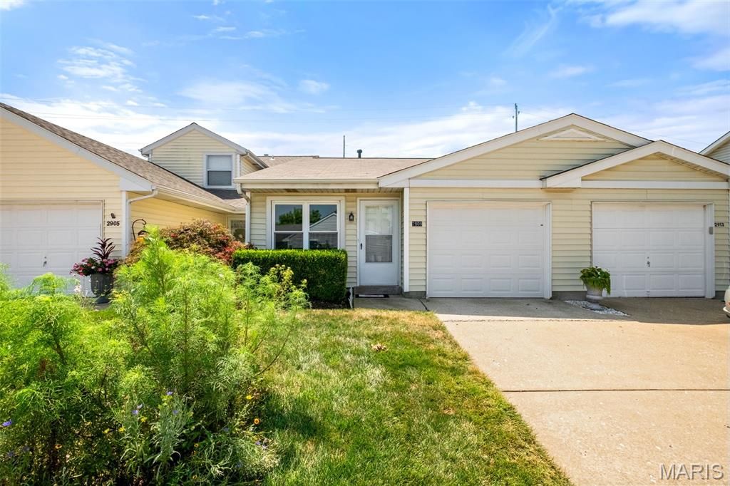 2909 Cloverwoods Lane, St Peters, MO 63376