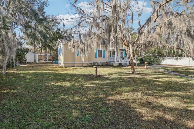 832 E 9TH AVENUE, Mount Dora, FL 32757