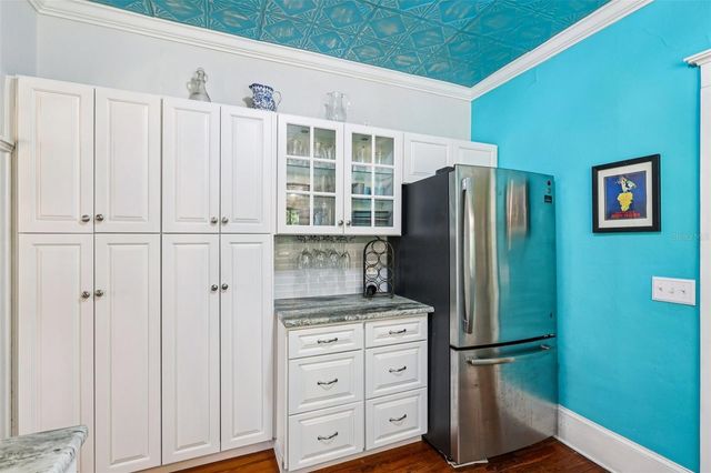 832 E 9TH AVENUE, Mount Dora, FL 32757