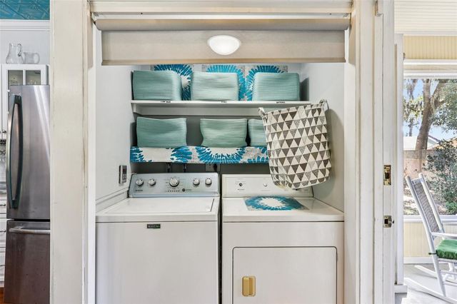 832 E 9TH AVENUE, Mount Dora, FL 32757