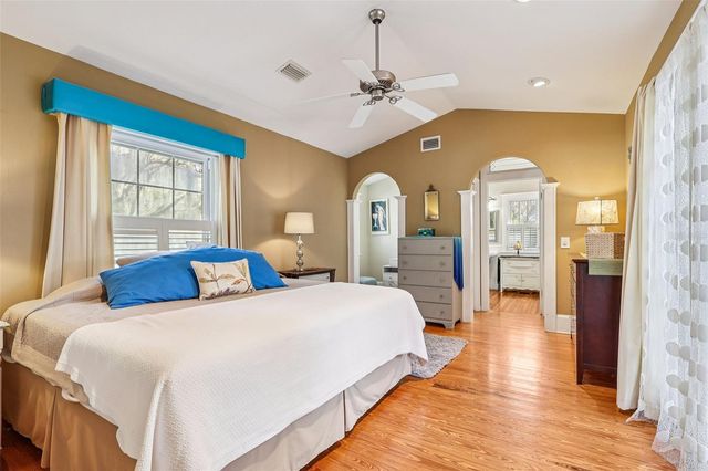 832 E 9TH AVENUE, Mount Dora, FL 32757