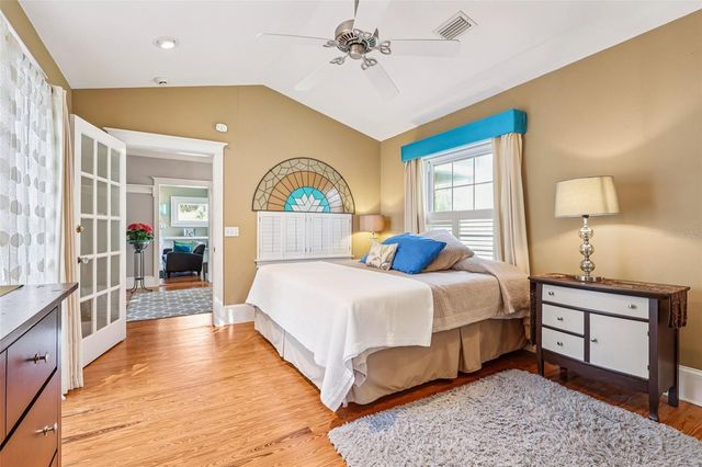 832 E 9TH AVENUE, Mount Dora, FL 32757