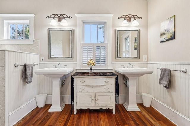 832 E 9TH AVENUE, Mount Dora, FL 32757