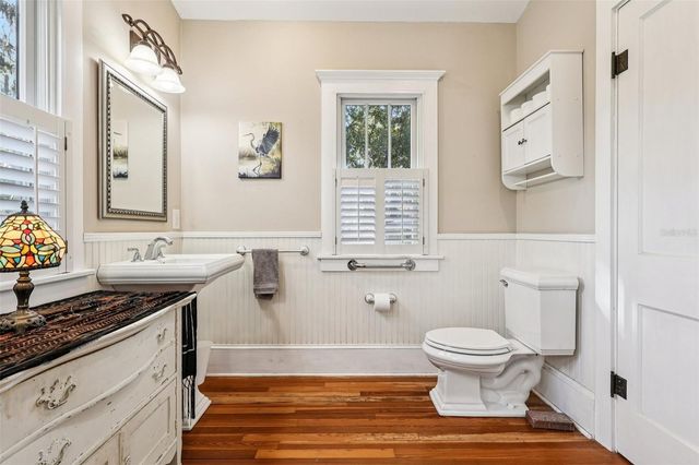 832 E 9TH AVENUE, Mount Dora, FL 32757