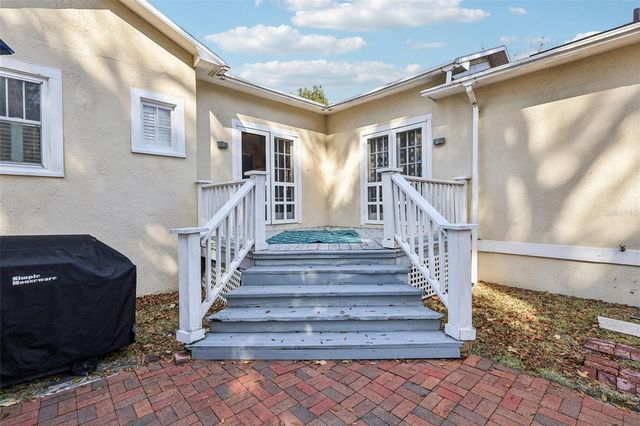 832 E 9TH AVENUE, Mount Dora, FL 32757